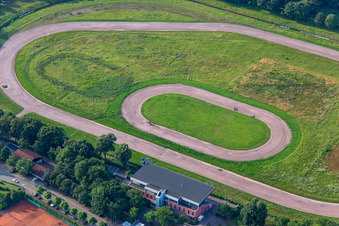 Sandbahnrennbahn des Renn- und Reitverein Herxheim e.V. und Speedway des Motorsportvereinigung Herxheim in Herxheim bei Landau im Bundesland Rheinland-Pfalz, Deutschland