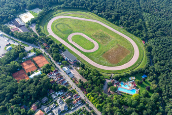 Luftbild von Sandbahnrennbahn des Renn- und Reitverein Herxheim e.V. und Speedway des Motorsportvereinigung Herxheim in Herxheim bei Landau im Bundesland Rheinland-Pfalz, Deutschland