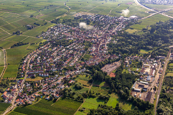 Ortschaft von Osten unter Wolken im Ortsteil Godramstein in Landau in der Pfalz im Bundesland Rheinland-Pfalz, Deutschland