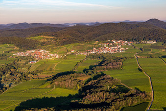 Gleiszellen von Osten in Gleiszellen-Gleishorbach im Bundesland Rheinland-Pfalz, Deutschland