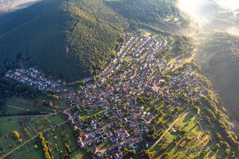 Wernersberg von Süden im Bundesland Rheinland-Pfalz, Deutschland