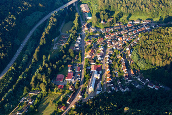 Haupt- und Burgstr in Wilgartswiesen im Bundesland Rheinland-Pfalz, Deutschland