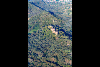Luftbild von Burgenmassiv Altdahn mit Burgruinen Granfendahn und Tanstein in Dahn im Bundesland Rheinland-Pfalz, Deutschland