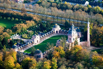 Moschee / maurischer Tempel im Schloßgarten Schwetzingen im Bundesland Baden-Württemberg, Deutschland aus der Luft