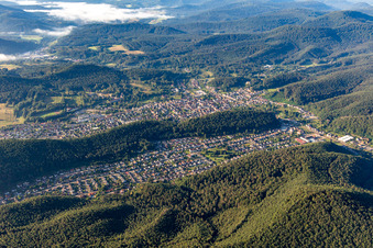Dahn von Nordwesten im Bundesland Rheinland-Pfalz, Deutschland