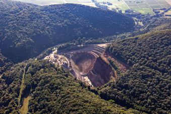 Steinbruch PfalzGranit im Kaiserbach-Tal in Waldhambach im Bundesland Rheinland-Pfalz, Deutschland