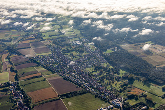 Ortschaft von Westen im Ortsteil Schaidt in Wörth am Rhein im Bundesland Rheinland-Pfalz, Deutschland