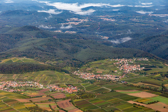 Ortschaft von Osten im Ortsteil Gleishorbach in Gleiszellen-Gleishorbach im Bundesland Rheinland-Pfalz, Deutschland