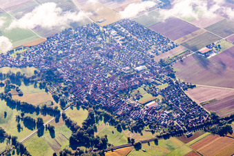Steinweiler von Nordwesten im Bundesland Rheinland-Pfalz, Deutschland