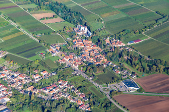 Ortschaft von Osten im Ortsteil Appenhofen in Billigheim-Ingenheim im Bundesland Rheinland-Pfalz, Deutschland