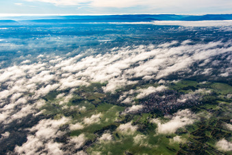 Luftbild von Eine Insel im Bienwald unter Wolken im Ortsteil Büchelberg in Wörth am Rhein im Bundesland Rheinland-Pfalz, Deutschland