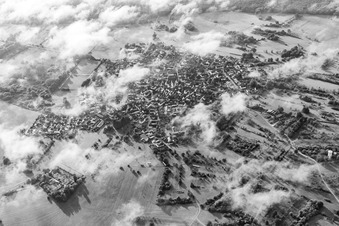 Luftaufnahme von Eine Insel im Bienwald unter Wolken im Ortsteil Büchelberg in Wörth am Rhein im Bundesland Rheinland-Pfalz, Deutschland