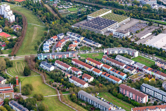 Eva-Maria-Buch Straße im Ortsteil Oberreut in Karlsruhe im Bundesland Baden-Württemberg, Deutschland