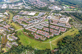 Badeniaplatz im Ortsteil Oberreut in Karlsruhe im Bundesland Baden-Württemberg, Deutschland