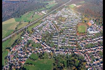 Ortschaft an der A6 von Süden im Ortsteil Erbach in Homburg im Bundesland Saarland, Deutschland