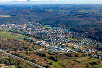 Luftbild von Ortschaft von Nordwesten im Ortsteil Bruchmühlbach in Bruchmühlbach-Miesau im Bundesland Rheinland-Pfalz, Deutschland
