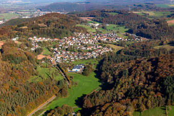Dorf von Südwesten in Lambsborn im Bundesland Rheinland-Pfalz, Deutschland