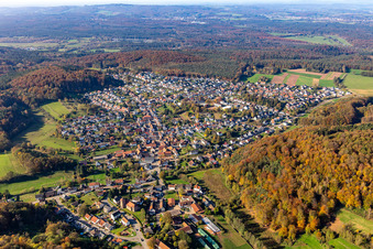 Dorf von Südosten in Bechhofen im Bundesland Rheinland-Pfalz, Deutschland