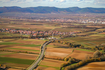Bohrturm für Geothermie in Insheim im Bundesland Rheinland-Pfalz, Deutschland