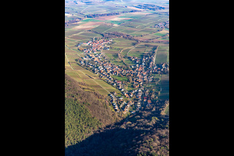 Ortschaft am Haardtrand von Südwesten im Ortsteil Pleisweiler in Pleisweiler-Oberhofen im Bundesland Rheinland-Pfalz, Deutschland