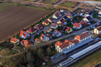 Luftbild von Bahnhofstraße und Am Bahnhof in Winden im Bundesland Rheinland-Pfalz, Deutschland