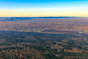 Windparks in Freckenfeld und Minfeld im Winter im Bundesland Rheinland-Pfalz, Deutschland