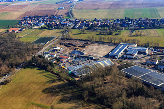 Baustelle zur Erschliessung des neuen Logistikpark der HANSAINVEST und DFI-Real-Estate Kandel nach Abriss des OBI-Markts in Erlenbach bei Kandel im Bundesland Rheinland-Pfalz, Deutschland