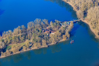 Insel Rott mit Restaurant Insel Rott am Rhein und  Anglerverein Hochstetten eV in Linkenheim-Hochstetten im Bundesland Baden-Württemberg, Deutschland