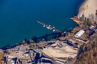 Bootssteg der Segelfreunde Liedolsheim am  Badesee Giesen Liedolsheim in Dettenheim im Bundesland Baden-Württemberg, Deutschland