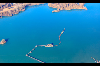 Schwimmbagger der Heidelberg Materials Mineralik in der Kiesgrube Dettenheim-Liedolsheim im Bundesland Baden-Württemberg, Deutschland