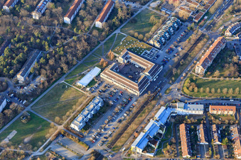 Waldstadt Zentrum mit BBBank, Sparkasse, EDEKA Behrens in Karlsruhe im Bundesland Baden-Württemberg, Deutschland