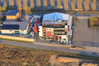 Schrägluftbild von Victoria Interpark Hotel in Offenbach an der Queich im Bundesland Rheinland-Pfalz, Deutschland