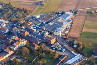 BELLHEIMER BRAUEREI - PARK & Bellheimer Brauereien GmbH & Co. KG im Bundesland Rheinland-Pfalz, Deutschland vom Flugzeug aus