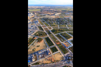 Luftbild von Erschliessung neuer Wohn- und Gewerbebauflächen an der Av. Rafael Escuredo Rodríguez und dem Menasalbas Park in Dos Hermanas im Bundesland Sevilla, Spanien