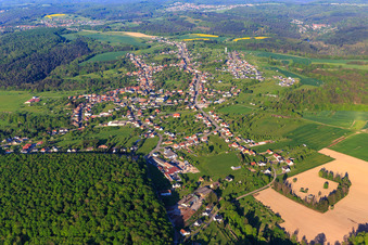 Ortsansicht am Abend aus Südwesten in Montbronn im Bundesland Moselle, Frankreich