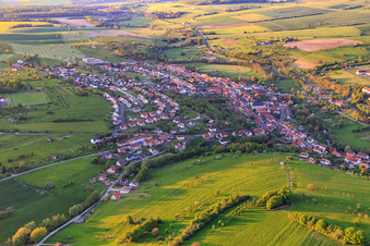 Ortsübersicht aus Süden in Oermingen im Bundesland Bas-Rhin, Frankreich