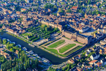 Schloss und Park Château des Rohan am Hafen Port de Saverne aus Norden im Bundesland Bas-Rhin, Frankreich