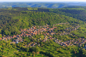 Ortsansicht am Rand der Nordvogesen aus Südosten in Saint-Jean-Saverne im Bundesland Bas-Rhin, Frankreich