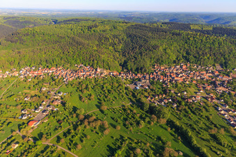 Ortsansicht am Rand der Nordvogesen aus Osten in Saint-Jean-Saverne im Bundesland Bas-Rhin, Frankreich