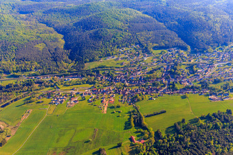 Ortsansicht im Tal der Moder aus Süden in Wimmenau im Bundesland Bas-Rhin, Frankreich