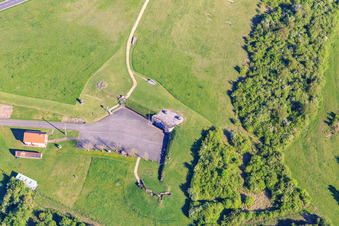Luftbild von Bunkeranlagen der Ligne Maginot - Fort Casso in Bettviller im Bundesland Moselle, Frankreich