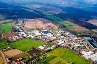Schrägluftbild von Industriegebiet Am Horst im Ortsteil Minderslachen in Kandel im Bundesland Rheinland-Pfalz, Deutschland