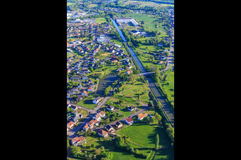 Ecluse N°19 am Canal des houllères de la Sarre in Sarralbe im Bundesland Moselle, Frankreich