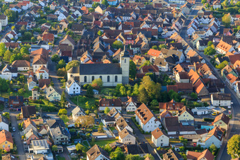 Kirche St. Mauritius in Ortsmitte im Ortsteil Königshofen in Lauda-Königshofen im Bundesland Baden-Württemberg, Deutschland