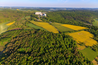 Schrägluftbild von Würth Industrie Service GmbH & Co. KG auf dem Drillberg aus Osten in Bad Mergentheim im Bundesland Baden-Württemberg, Deutschland