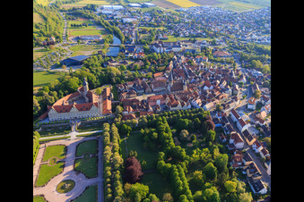 Altstadt, Schloss und Schlossgarten Weikersheim im Bundesland Baden-Württemberg, Deutschland