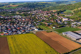 Ortsübersicht im Taubertal am Morgen aus Norden mit bdtronic GmbH in Weikersheim im Bundesland Baden-Württemberg, Deutschland