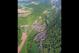 Luftbild von Dorfansicht im lieblichen Tauberta am Morgen aus Südosten im Ortsteil Archshofen in Creglingen im Bundesland Baden-Württemberg, Deutschland
