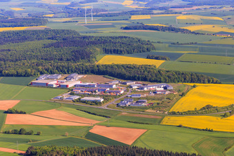 Industriegebiet an der A81 mit  Recyclinghof Tauberbischofsheim A81, Alpha Techno Massagesessel GmbH,  Michael Weinig AG und Spedition HEIN GmbH im Bundesland Baden-Württemberg, Deutschland