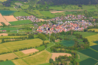 Mäanderförmiger Verlauf der Tauber im Ortsteil Hochhausen in Tauberbischofsheim im Bundesland Baden-Württemberg, Deutschland
